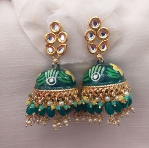Kundan jhumkaas